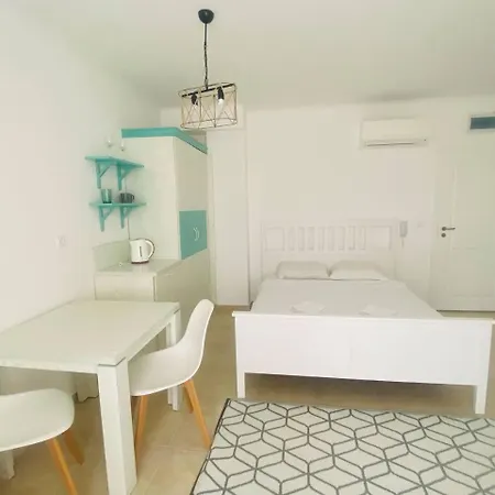 Marino Mar Deluxe Studios, & Indoorpool Inclusive