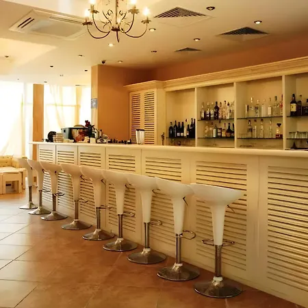 Marino Mar Deluxe Studios, & Indoorpool Inclusive 公寓式酒店